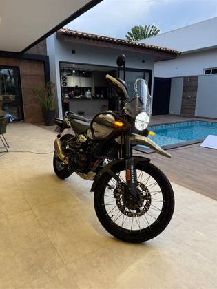 ROYAL ENFIELD HIMALAYAN 450 KAMET WHITE ROYAL ENFIELD HIMALAYAN 450 KAMET WHITE
